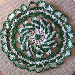 Crocheted Pinwheel Doily: 3D Cotton Table Decoration