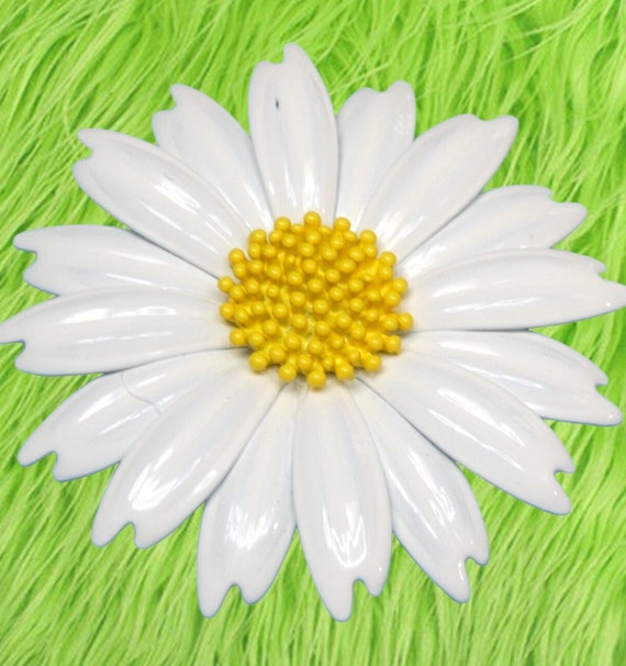 Giant white 1960’s Daisy flower brooch, flower bro