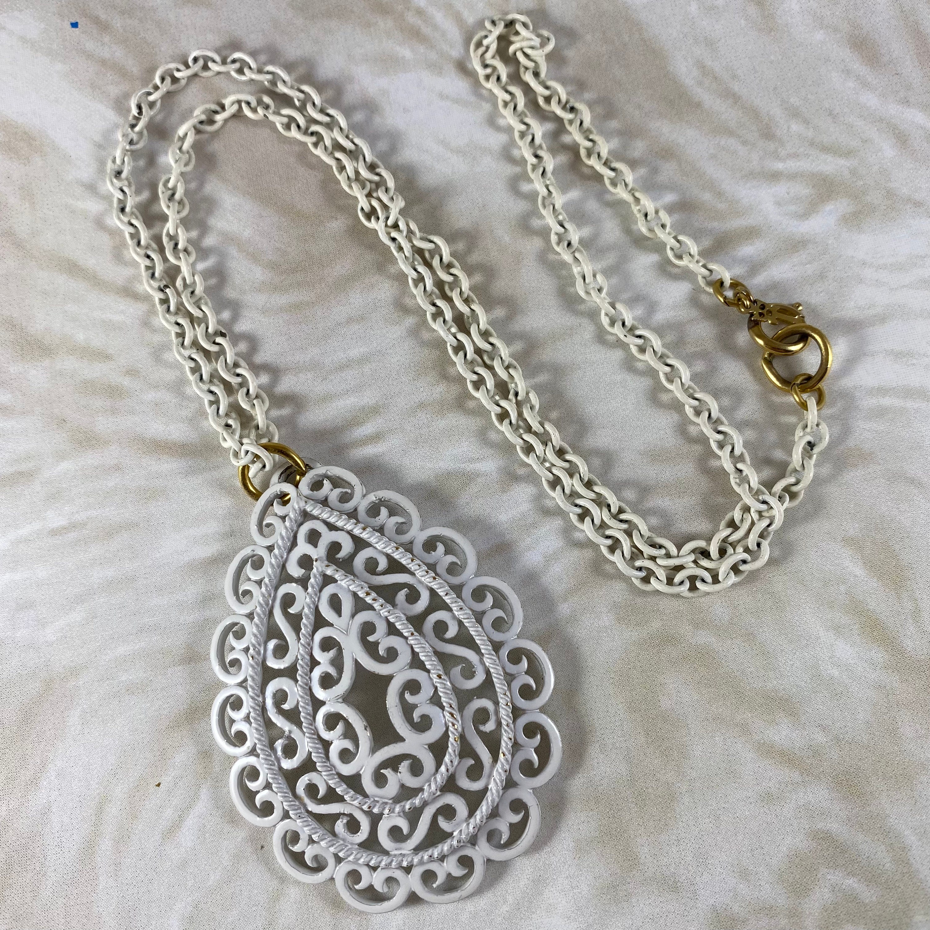 Vintage Crown TRIFARI Pendant Necklace Modernist Flower  display picture 1