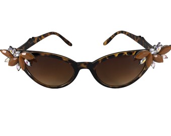 Vintage Vixen Rhinestone hand embellished sunglasses red ombre with green rhines Vintage Vixen Rhinestone Hand Embellished Sunglasses Red  main image 4