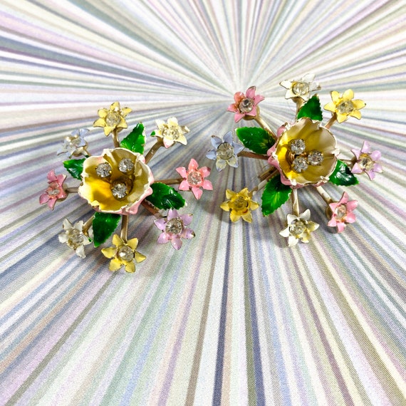 2 adorable vintage flower rhinestone scatter pins,