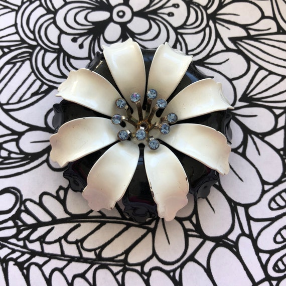 Stunning black White 1960’s enamel flower brooch,