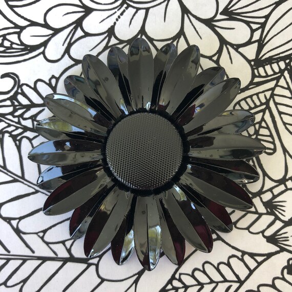 Giant black 1960’s enamel and metal Daisy flower b