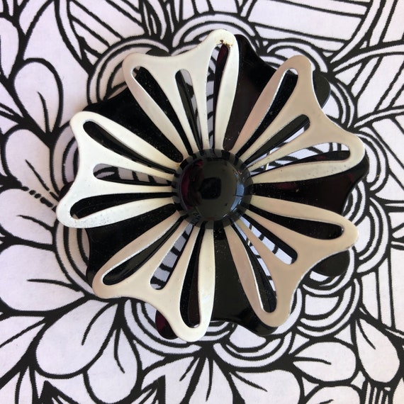 Cool black White 1960’s enamel flower brooch, flo… - image 1