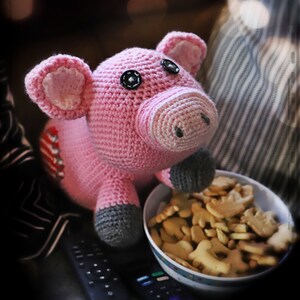 Movie Pig, Memory pig, Crochet Pigs, Pig Amigurumi, Cute pink pigs, Farmhouse, Farmyard animals, stuffed pig, security pig