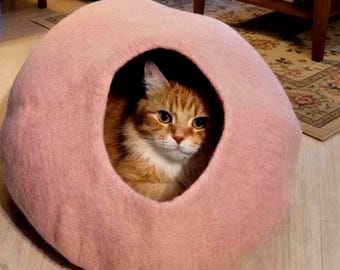 Handmade wool-felted cat cave, color: Pink