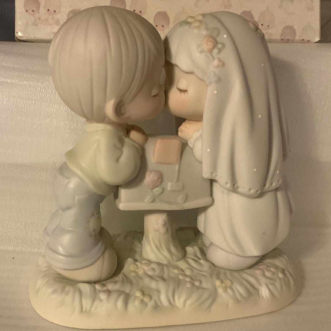 Precious Moments Wedding Couple Large "sealed With A Kiss" - NEW With ...
