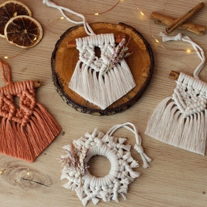 Cabide de carro em macramê estilo boho feito à mão | Buquê de flores secas para decoração e presente no espelho retrovisor