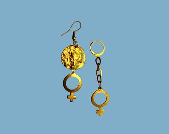Mismatched Venus-Ohrringe aus Messing
