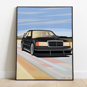Puede incluir: Un coche de carreras Mercedes-Benz 190E 2.5-16 Evolution II negro conduciendo en una pista con un fondo borroso. El coche tiene un gran alerón delantero y un alerón trasero. El coche está numerado 1/100.