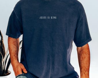 Camiseta Jesus é Rei: Roupa Cristã Tingida em Tecido