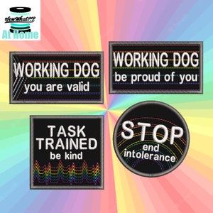 Op de afbeelding: Vier geborduurde patches met regenboogaccenten. De patches tonen de tekst "Working Dog you are valid", "Working Dog be proud of you", "Task Trained be kind" en "Stop end intolerance".