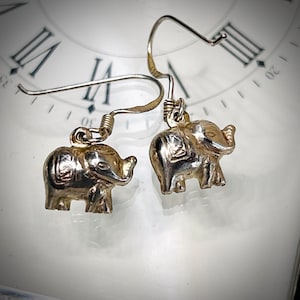 Sterling Silver Elephant Earrings sterling Silver dangle earrings 925 Adorable! Vintage925silver detailed  elephants S51