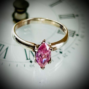 Anello vintage in argento sterling con cristallo di ghiaccio rosa