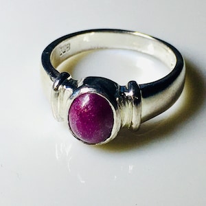 Ruby Ring Sterling Silver Size 6 Vintage genuine ruby S03