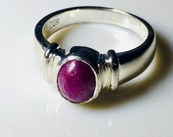 Ruby Ring Sterling Silver Size 6 Vintage genuine ruby S03