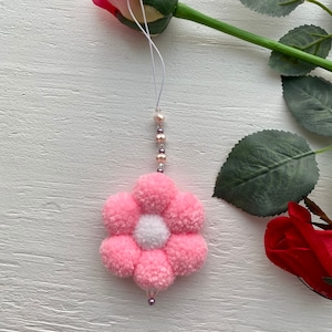 Daisy pompom hanging, handmade car pendant, flower car pendant, car decoration for genre, new car gift for Her, gift for mom