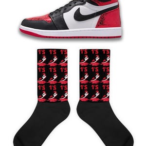 Calzini gocciolanti abbinati alle Jordan 1 Ruby, calzini Retro 1 Ruby, calzini da ginnastica Ruby 1s
