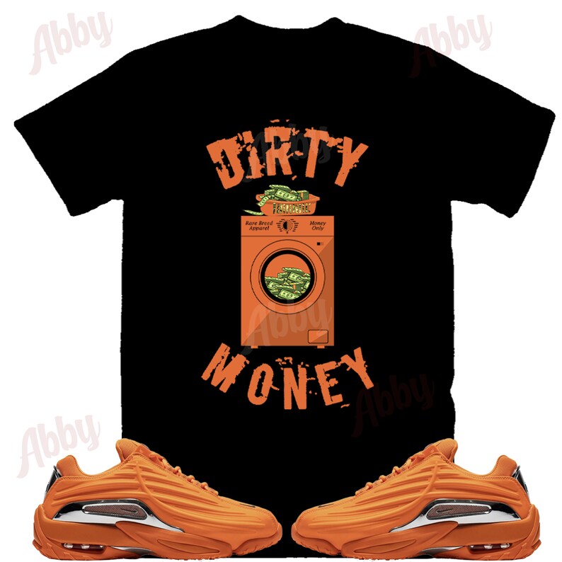 Peut inclure: Un t-shirt noir avec un graphique orange d'une machine &agrave; laver contenant de l'argent. Le texte "DIRTY MONEY" est imprim&eacute; sous le graphique. Une paire de baskets orange est &eacute;galement repr&eacute;sent&eacute;e.