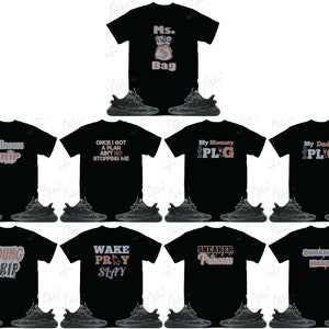 Puede incluir: Un conjunto de diez camisetas negras con varios dise&ntilde;os de texto rosa y blanco. Los dise&ntilde;os incluyen "Ms. Bag", "Princess Drip", "Once I Got A Plan Ain't No Stopping Me", "My Mommy PLG", "My Daddy PLG", "Young Drip", "Wake Pray Slay", "Sneaker Princess", "Sneaker Head".