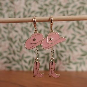 Pink Cowboy Hat & Boot Dangle Earrings – Western Cowgirl Charm Jewelry