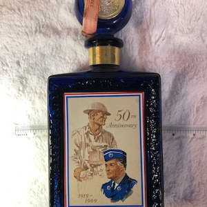 Very pretty American legion 50th anniversary decorative bottle Kentucky straight bourbon whiskey bottle beautiful blue