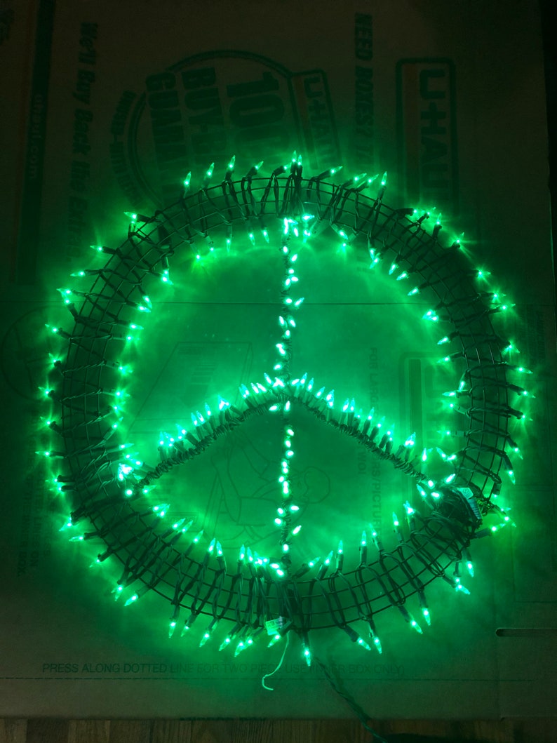 Couronne PEACE SIGN, décoration intérieure et extérieure, cadre en métal avec 200 guirlandes lumineuses. 24 de diamètre image 4