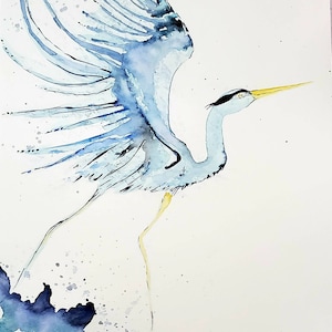 Impresión de acuarela de garza azul en vuelo, imagen de arte de aves marinas, arte costero para sala de estar, arte de pared de playa, arte de lago, arte de aves de pantano