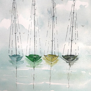 Puede incluir: Pintura acuarela de cuatro veleros con velas de diferentes colores, anclados en una masa de agua tranquila. El cielo es azul claro con nubes blancas.