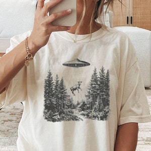 UFO Cow Abduction Shirt, Funny Vintage Retro Graphic Alien Tshirt, Unisex Comfort Colors T Shirt, Paranormal Oversized Aesthetic UFO Tee