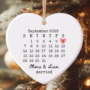 Married Ornament, Wedding Gift, Wedding Date ornament, Heart Calendar, Anniversary Gift, Our First Christmas, Newlywed Gift, Wedding Gift