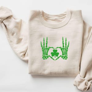 St Patrick Days Sweatshirt, Shamrock Sweatshirt, Womens St Paddys Sweatshirt, Cute St Patricks Day Shirt, Lucky Sweatshirt