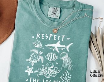 Respeta a los lugareños Camiseta Comfort Colors® Camiseta moderna con peces Camiseta con estilo inspirado en el océano Save the Planet Camiseta ecológica para amantes de la naturaleza de Granola Girl