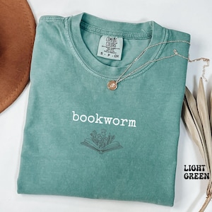 Comfort Colors® Bücherwurm Shirt, Buchliebhaber T-Shirt, Bücherwurm Outfit, Buchclub Kleidung, Bücherwurm T-Shirt, Leselehrer Tshirt, Bibliothekar Geschenk
