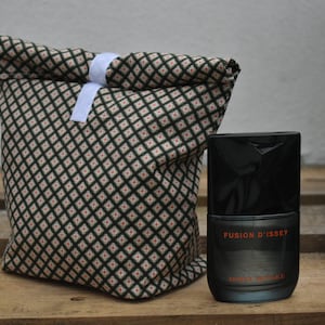 Toiletry bag, wash bag, lunch bag, travel bag, bread bag, pouch, cosmetic bag, document bag, toiletry bag.