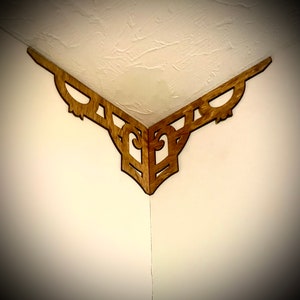 Élégante moulure d'angle décorative (lot de 2), disponible en plusieurs tailles et finitions. Style N