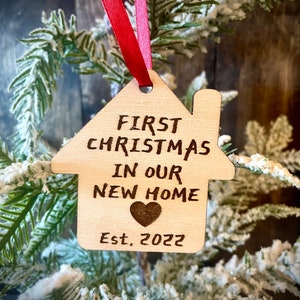 Erste Weihnachten im neuen Zuhause Anhänger kann angepasst werden