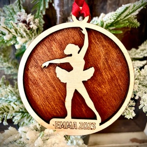 Decorazione natalizia in legno tagliato al laser personalizzata a 2 strati per balletto/danza, etichetta regalo disponibile grezza o tinta (versione 5 di 15)