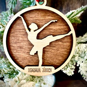 Ballett / Tanz 2-Schicht personalisierte Laser-cut Holz Weihnachtsverzierung, Geschenkanhänger verfügbar unfertig oder gebeizt (Version 3 von 15)