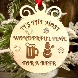 Divertente decorazione. È il momento migliore per una birra (gioca con &quot;È il momento migliore dell&#39;anno&quot;)
