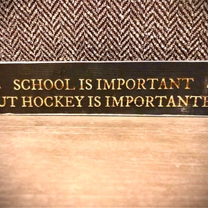 Signo de hockey: la escuela es importante, pero el hockey es importante