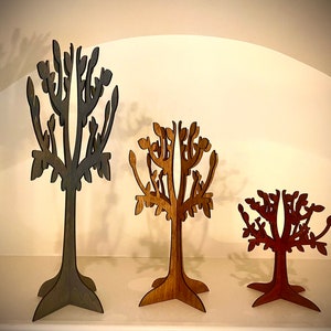 Intrincada decoración de mesa de madera con árbol frondoso en 3D de 2 piezas disponible en 3 tamaños y 12 acabados Gran efecto 3D.