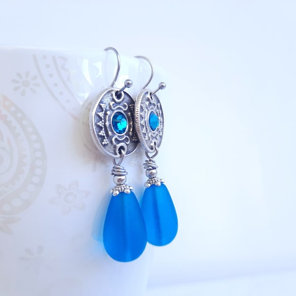 Seeglas Ohrringe blau, mit Ornament, silber, rund, Kristallglas, Edelstahlohrhaken, hypoallergen