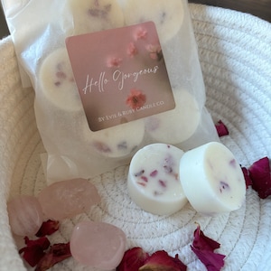 Hello Gorgeous sojawaxmelts. Een pakket van 4 of 6 zeer geurende luxe waxmelts doordrenkt met plantaardige ingrediënten. Perfect voor Valentijnsdag.