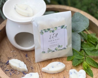 Peppermint & Eucalyptus scented soy wax melts. A pack of x6 highly scented,luxury soy wax melts infused with botanicals
