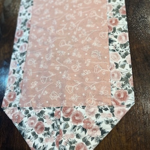 Floral Rose Table Runner