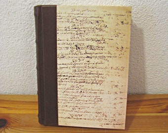 Classic leather notebook handmade with hot engraving, various sizes, closure with lace and wooden ball