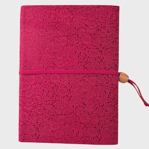 Libreta de cuero. Decoración floral. Diario artesanal con páginas en blanco o rayadas. Personalizable con dedicatoria o iniciales.