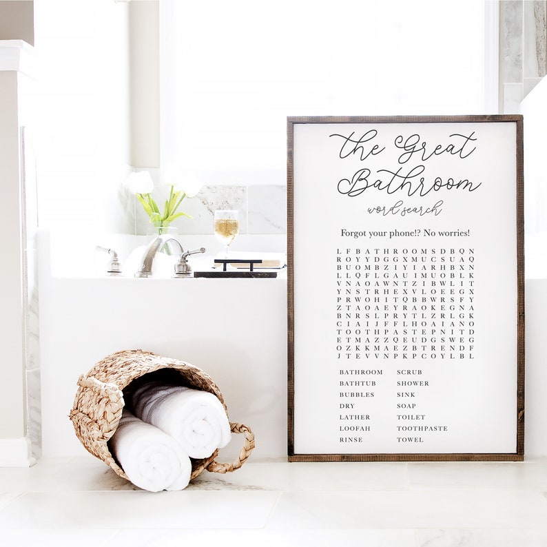 Puede incluir: Un letrero de madera marr&oacute;n con el texto "The Great Bathroom Word Search" y un crucigrama con las palabras "bathroom", "bathtub", "bubbles", "dry", "lather", "loofah", "rinse", "scrub", "shower", "sink", "soap", "toilet", "toothpaste", "towel".