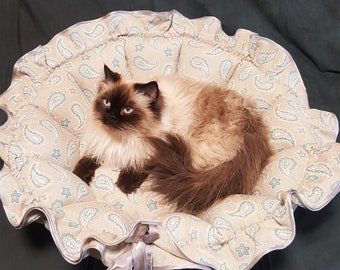 Round bed for pet. Sleep puppy lounger. cat bed nest. Nesting bed for cat. Nesting pet bed. Chihuahua bed